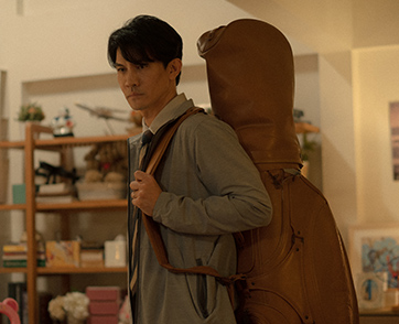 เงิน 30 ล้านในบัญชีคนตายจะมีประโยชน์อะไร? Netflix เผยภาพแรกจาก “ลักกันวันตาย (Everybody Loves Me When I’m Dead)” ภาพยนตร์ดราม่าระทึกขวัญ
